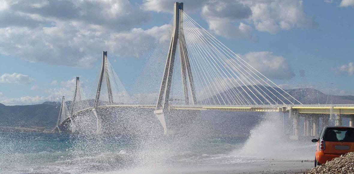 Ισχυροί άνεμοι στη γέφυρα του Ρίου